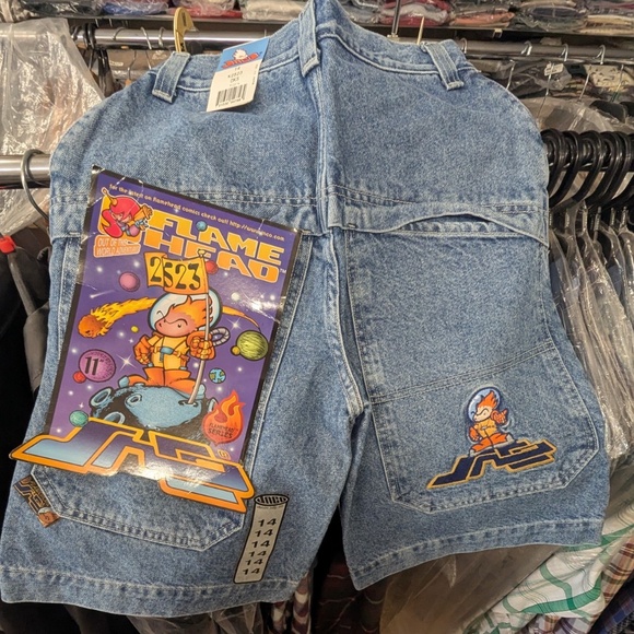 New with tags vintage Jnco flaming head shorts - Picture 1 of 4